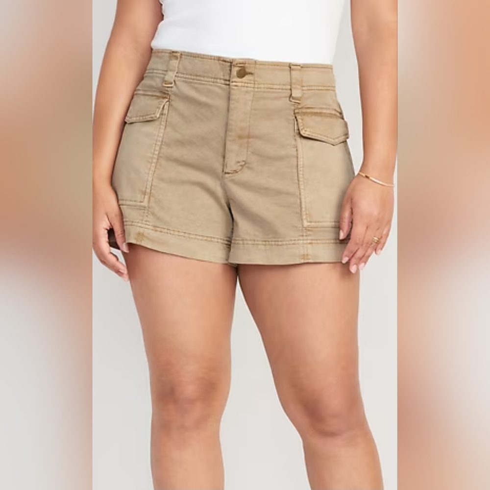 Old Navy~Woman's Y2K Cargo Shorts~Tan~size Large - Picture 2 of 13